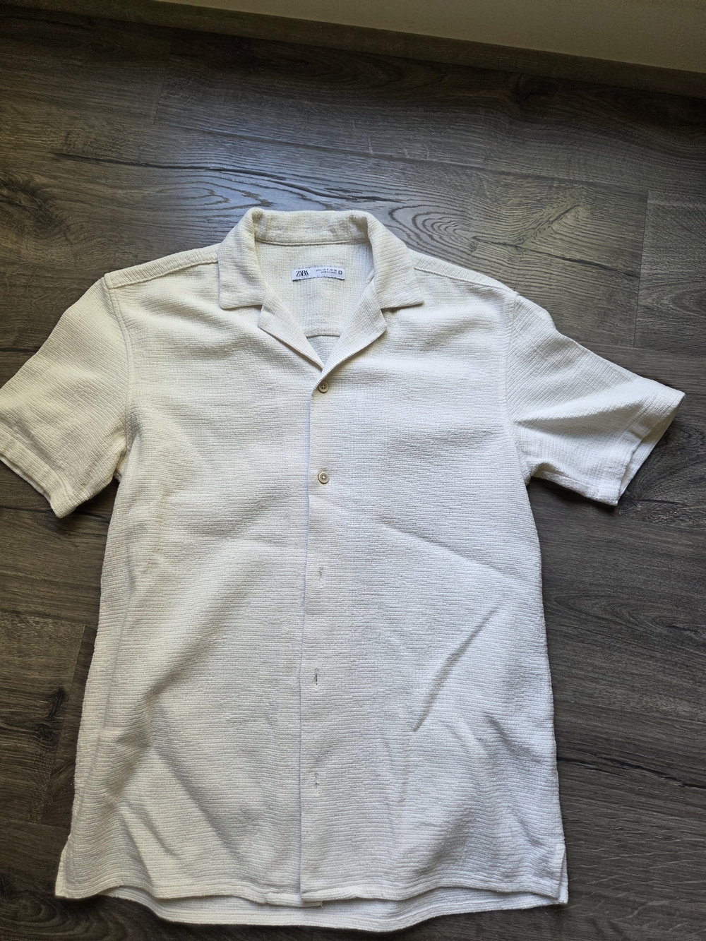 Zara Men’s Cream Short-Sleeve Button-Down Camp Collar Shirt